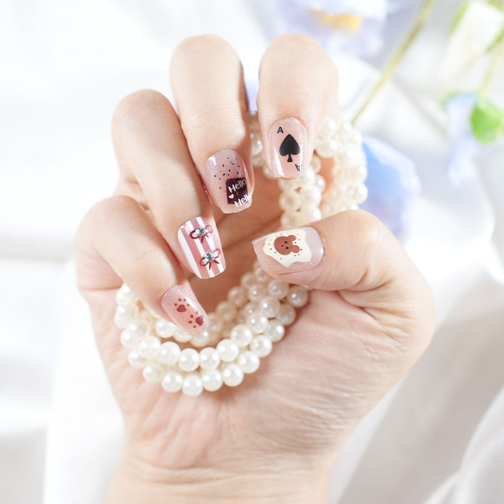 Verspielt thematisiertes Press-On Nagelset Karnz