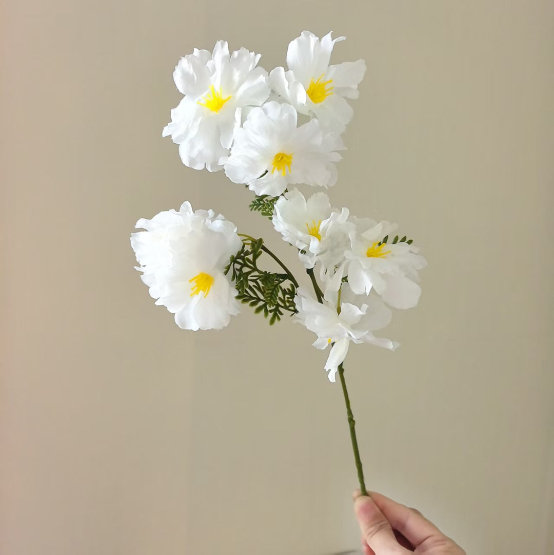 Realistische blühende Blumenstängel