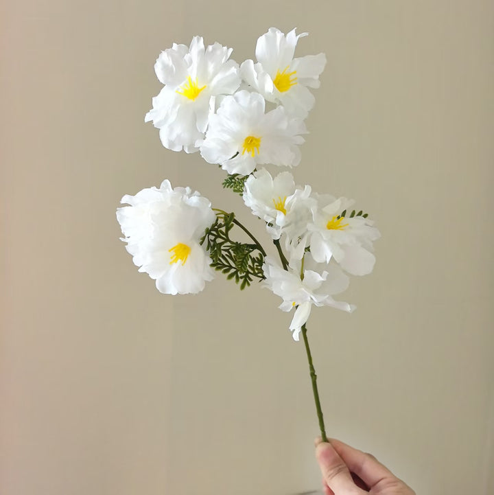 Realistische blühende Blumenstängel