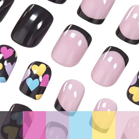 Künstlerisches Herzmuster Nagelkunst Karnz