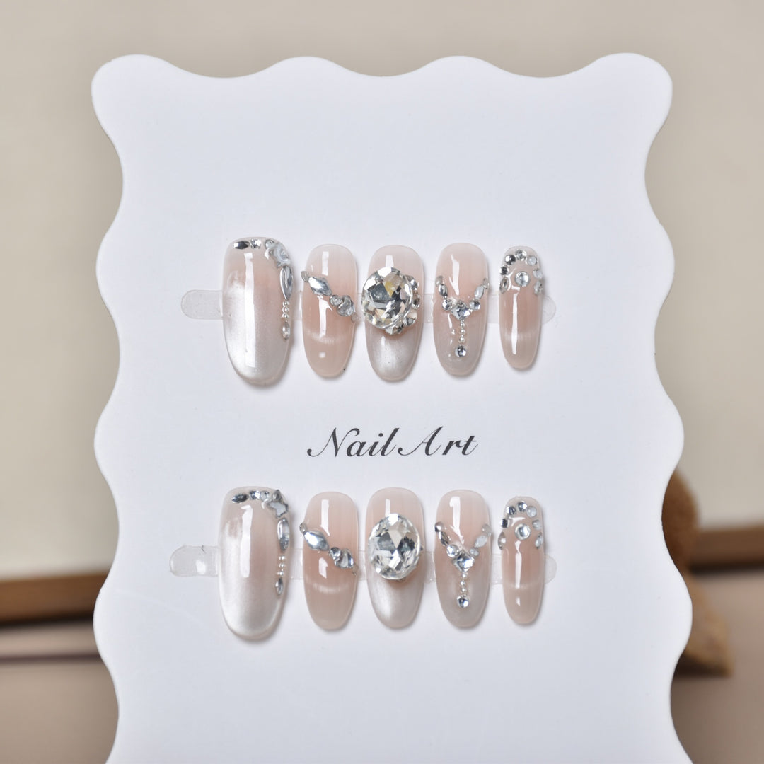 Elegante, mit Kristallen verzierte Press-On-Nagelverlängerungen Karnz