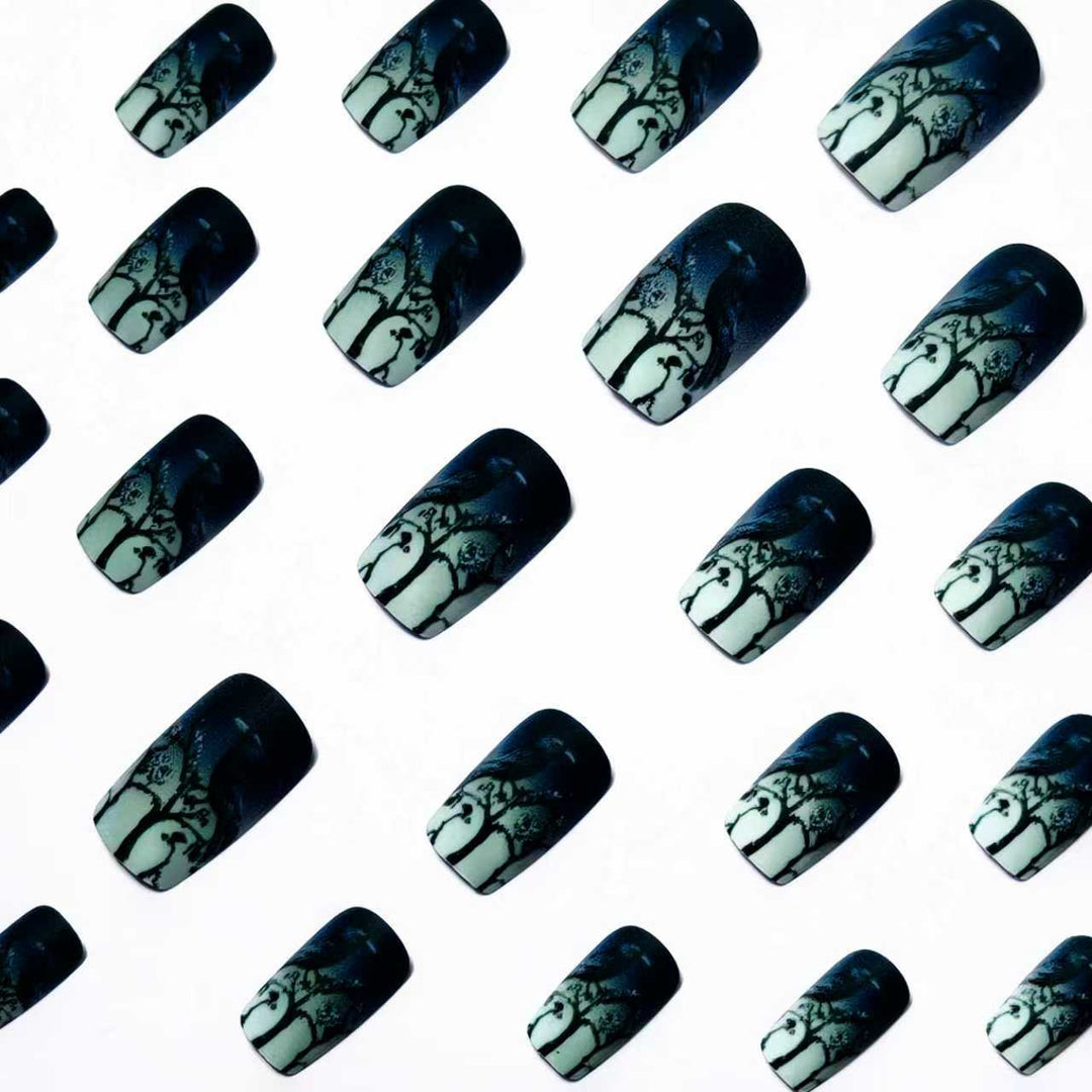 Kunstnägel mit Kreativem Totenkopf- und Krähenmotiv Karnz