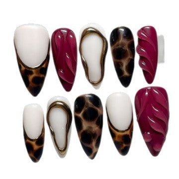 Dekorativer Stiletto Press-On Nagelset mit künstlerischen Mustern Karnz