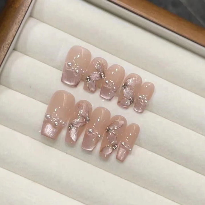 Künstlerisches Floral Press-On Nagelset mit Perlenakzenten Karnz