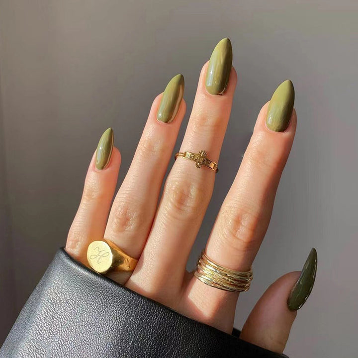 Elegante Acryl-Nägel mit Hochglanz-Finish Karnz