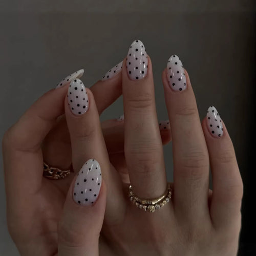 Elegante Polka Dot Press-On Nagelverstärkungen Karnz
