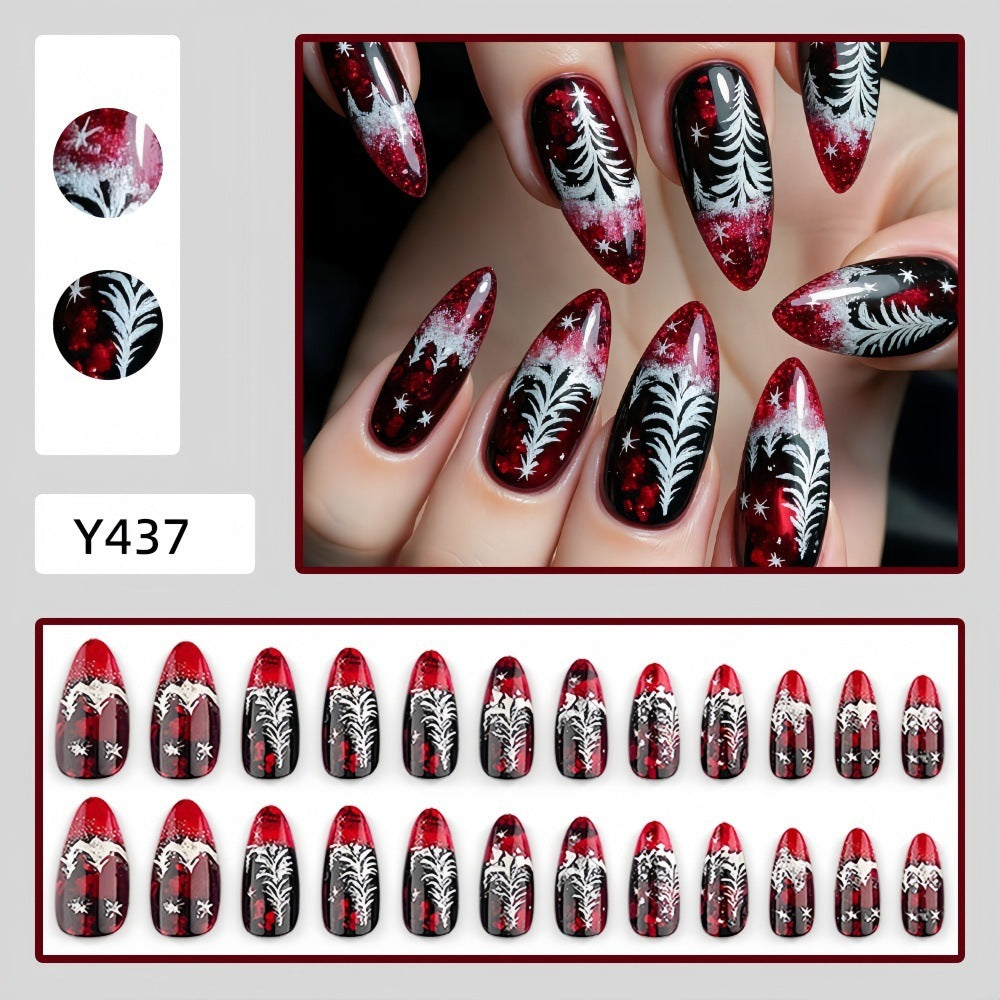 Kunstnägel im festlichen Weihnachtsdesign mit elegantem Glitzer Karnz