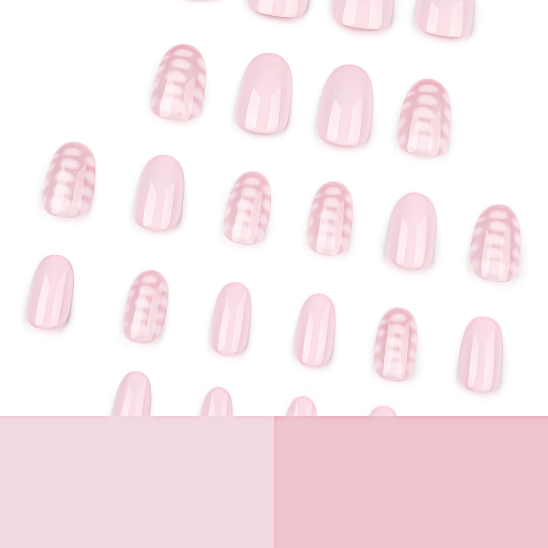 Kunstvolle Nailart mit eleganten Linien und zartem Design Karnz