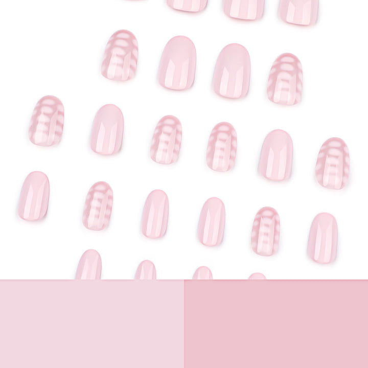 Kunstvolle Nailart mit eleganten Linien und zartem Design Karnz