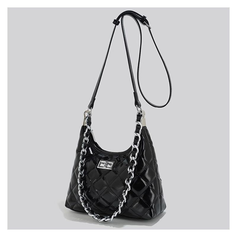 Gepolsterte Schultertasche mit Kettengriffen Karnz
