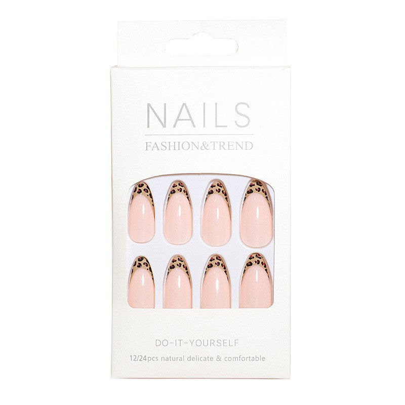 Stylisches Press-On Nail Set Karnz