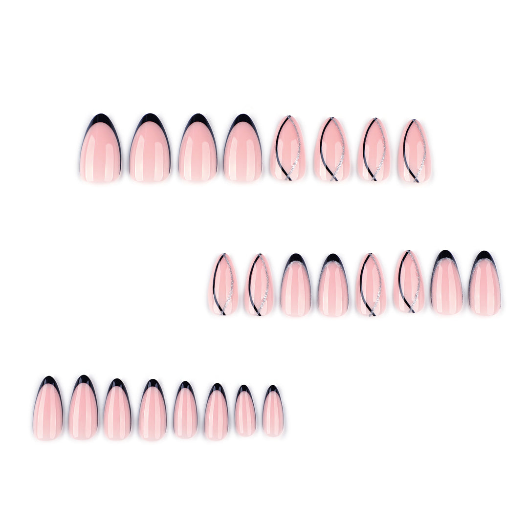Glamouröse Nagelverlängerungen mit elegantem Spitzen-Design Karnz
