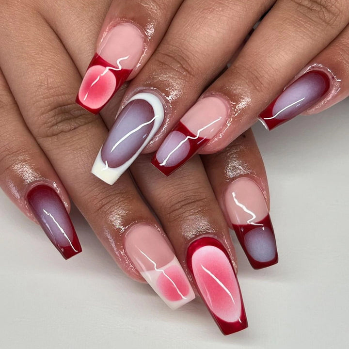 Künstliche Nagelkunst mit modernem Farbverlauf und dekorativen Akzenten Karnz