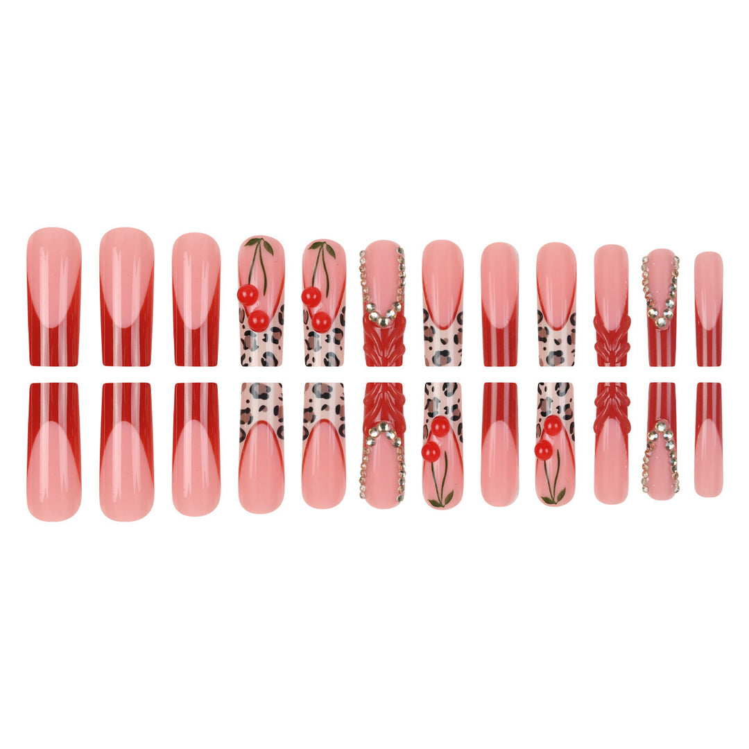 Künstlerische Lange Press-On Nagelverlängerungen mit dekorativen Akzenten Karnz