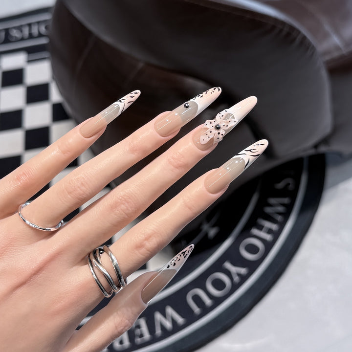 Künstlerisches Stiletto-Nagelkunst-Set mit eleganten Dekorationselementen Karnz