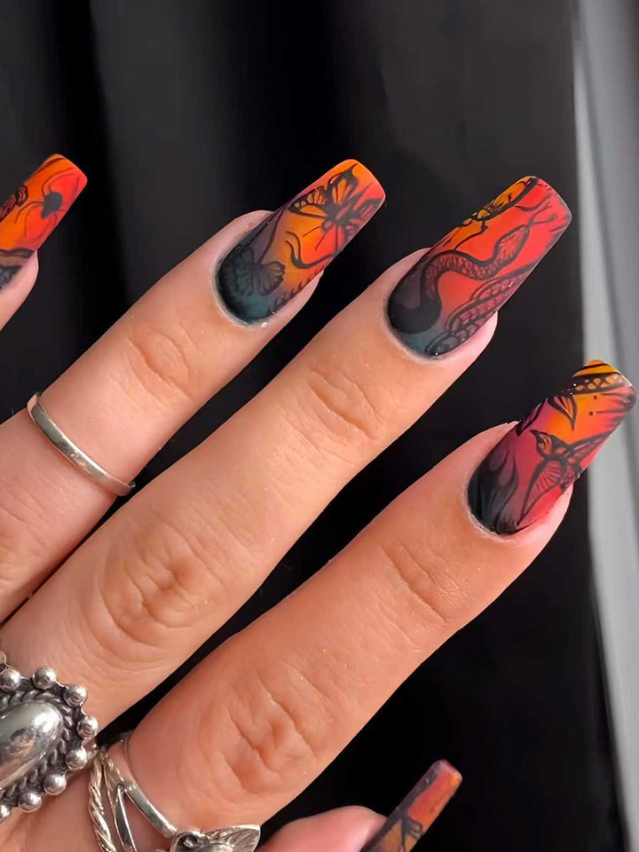 Künstlerische Nagelkunst Karnz