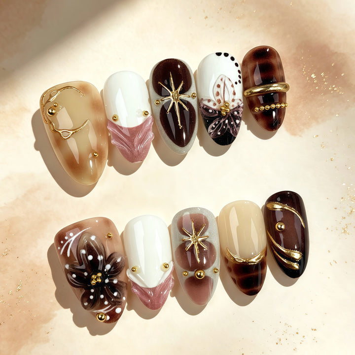 Künstlerisches Press-On Nagelset mit eleganten Designs