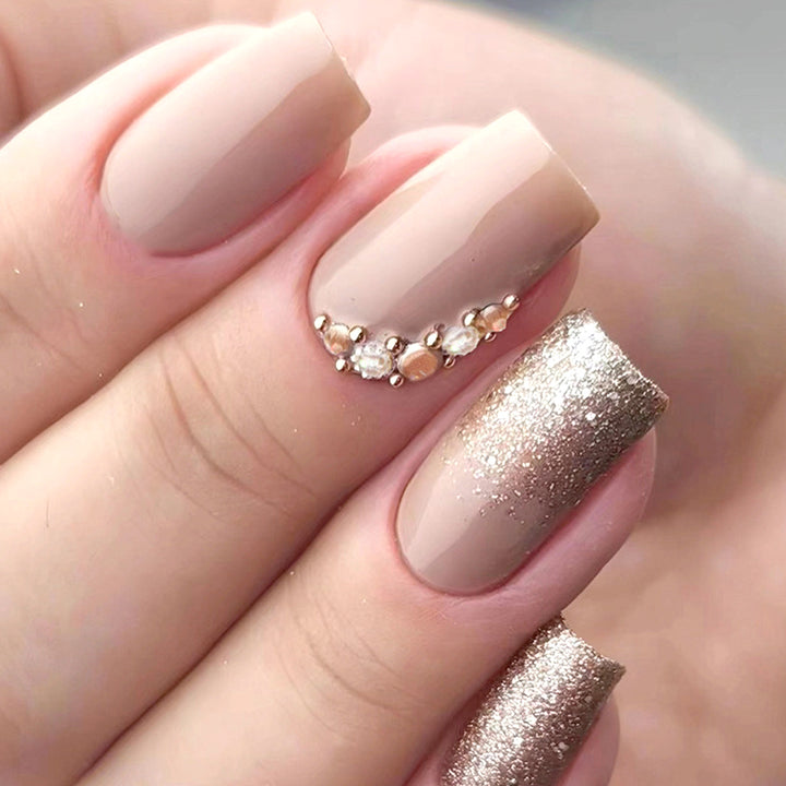 Glamouröser Glitzer und Kristall-Nagelkunst-Tipps Karnz