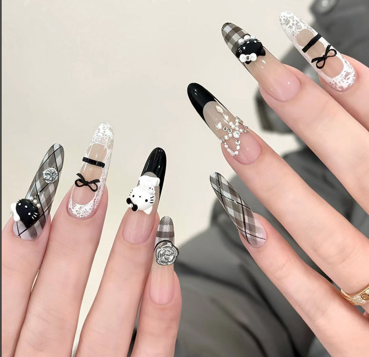 Dekorative Press-On Nagelkunst Karnz