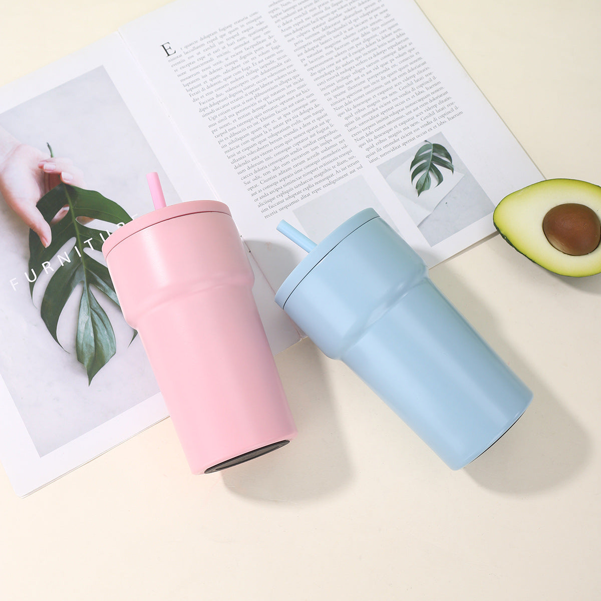 Unisex Isolierter Trinkbecher mit Staubschutzdeckel und Strohhalm Karnz