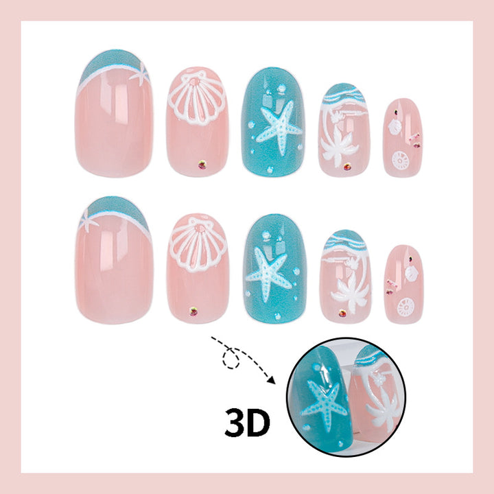 Kunstnagelset mit maritimen Details Karnz