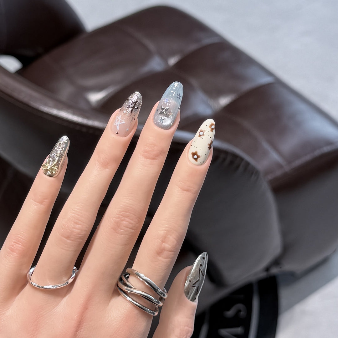 Künstlerisches Stiletto Press-On Nagelset mit einzigartigen ästhetischen Designs Karnz