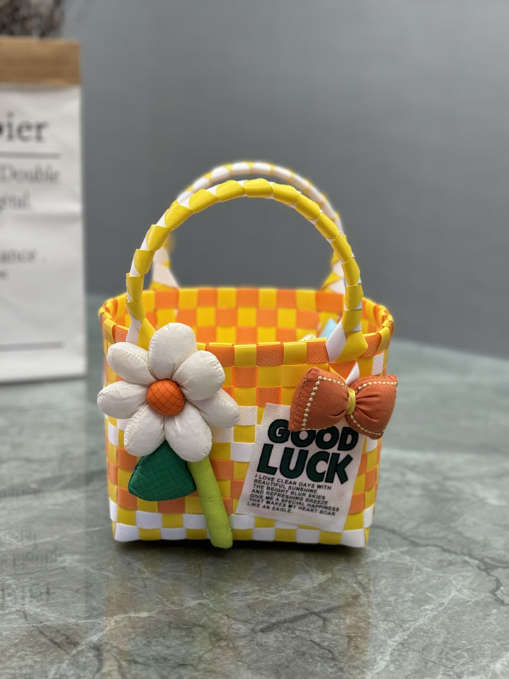 Verspielte und Bunte Korbtasche Karnz
