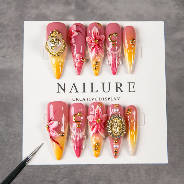 Künstlerisches Stiletto Press-On Nail Set mit floralen und Juwel-Akzenten