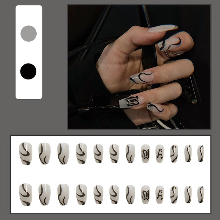 Kunstnagelset mit elegantem Design und kreativen Akzenten Karnz