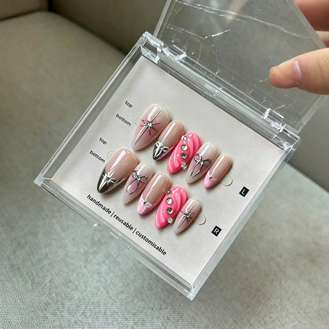 Künstlerisches Press-On Nagelkunst-Set mit Edelsteindetails