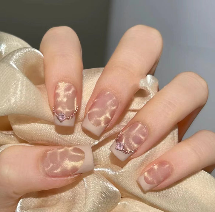 Künstlerisches Nageldesign-Set mit Fake-Marmor- und Kristallakzenten