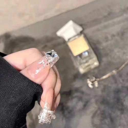Elegante glitzernde Press-On-Nagelverlängerungen
