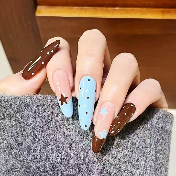 Dekorative Nagelkunst Karnz