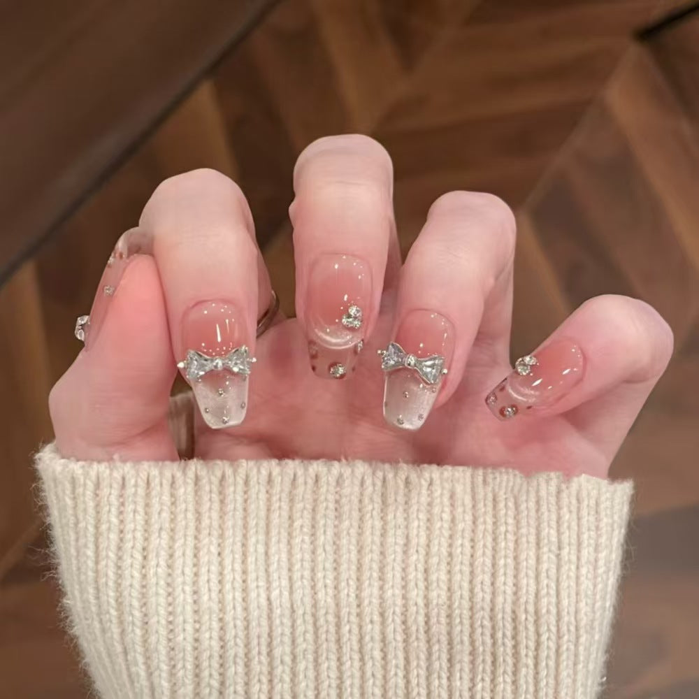 Glitzernde und Verzierte Kunstnägel Karnz