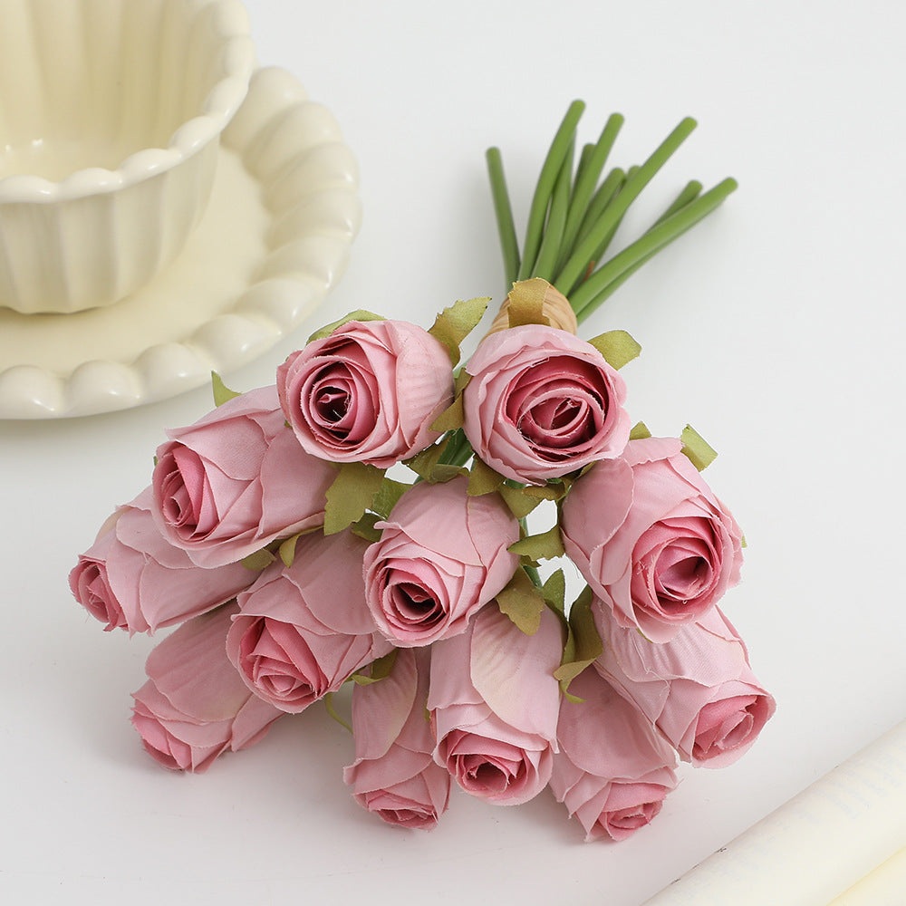 Künstlicher Rosenstrauß mit feinen Details Karnz