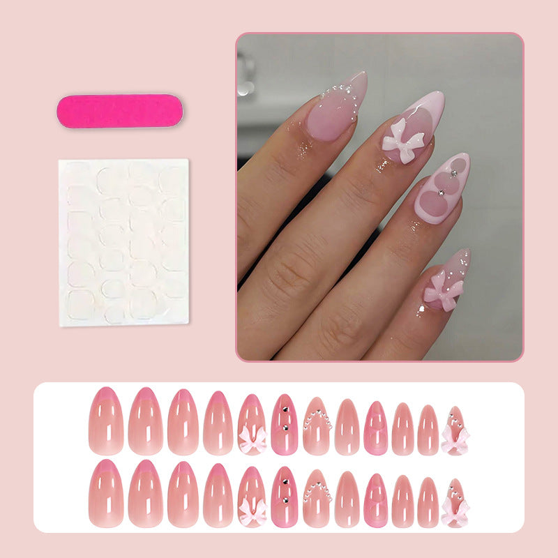 Kunstnagelset mit eleganten 3D-Verzierungen Karnz