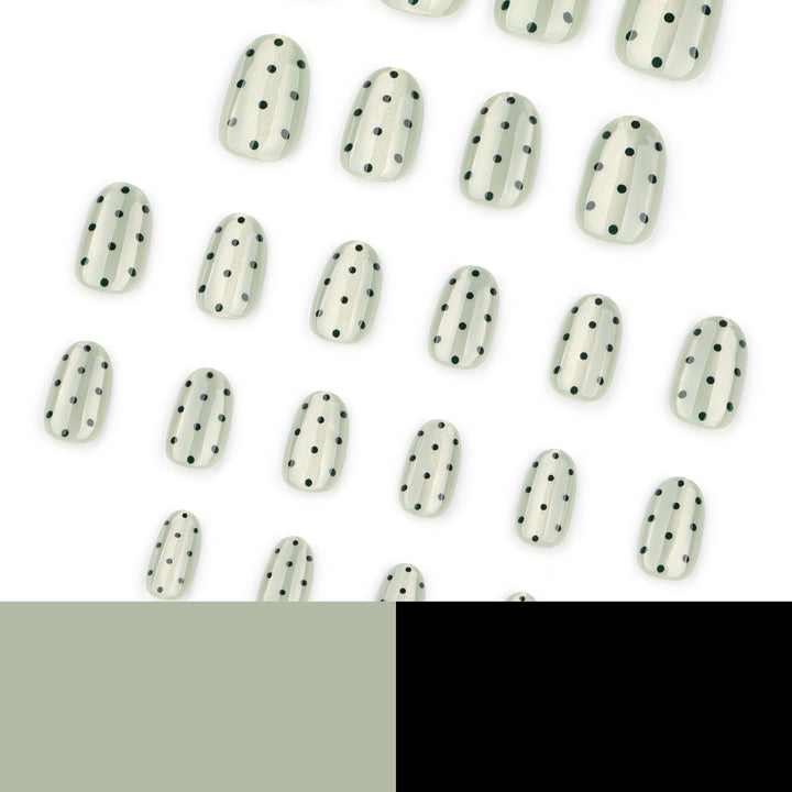 Kreative Nagelkunst mit gepunktetem Muster Karnz