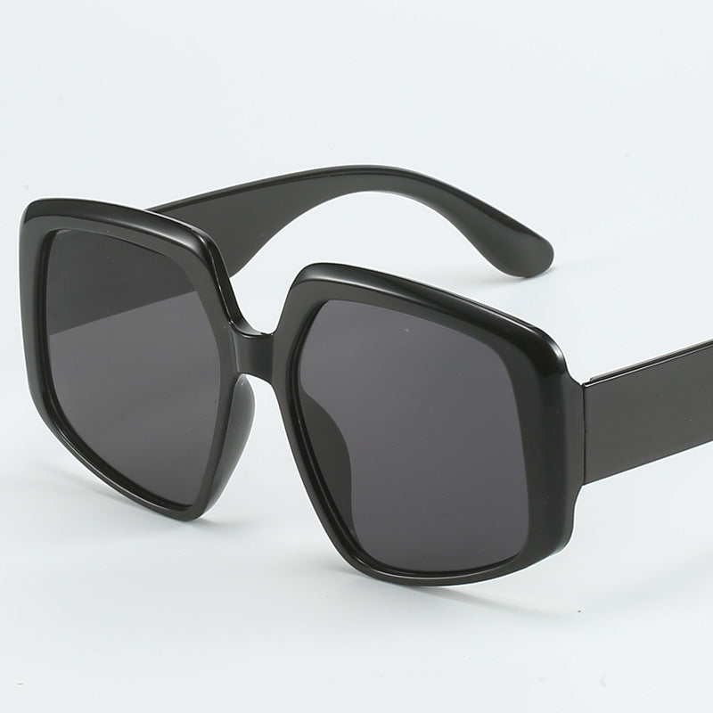 Damen moderne quadratische Sonnenbrille mit hochwertigen UV-Schutztechnologien Karnz