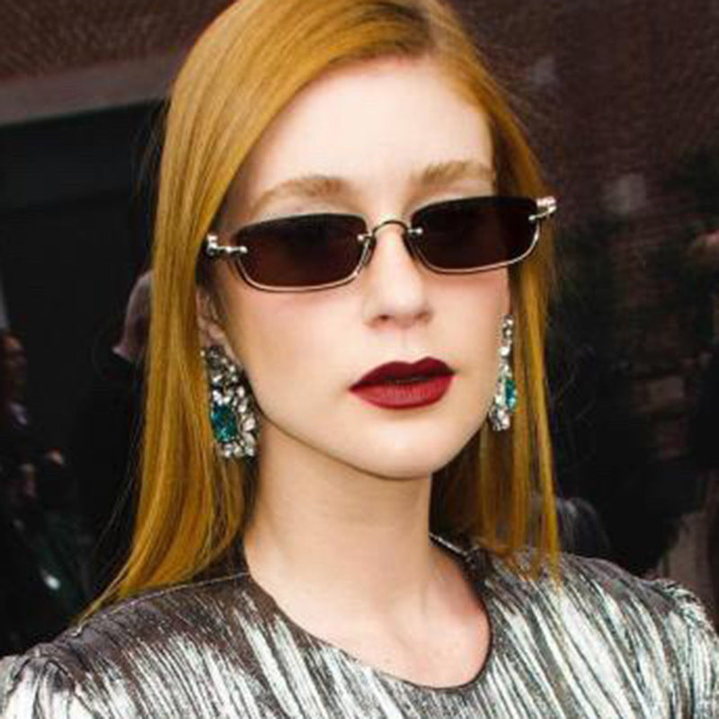 Damen Modische quadratische Sonnenbrille mit elegantem Metallgestell Karnz