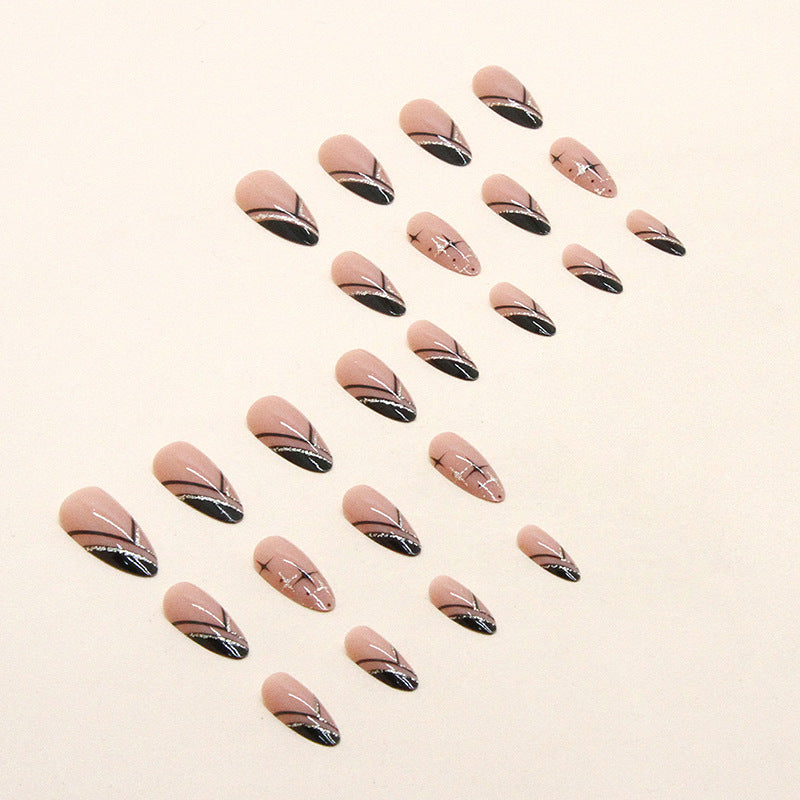 Elegante Press-On Nagelkunst Design Karnz