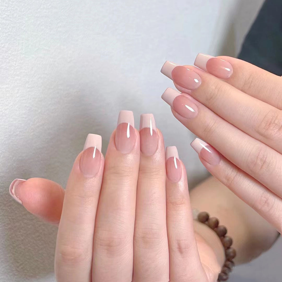 Elegante French Tip Nagelkunst
