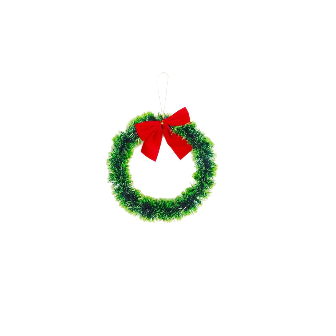Festlicher Weihnachtskranz mit Schleife