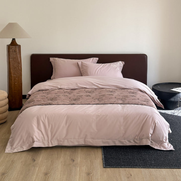 Luxuriöse Bettwäsche-Garnitur aus Baumwollsatin mit floraler Stickerei