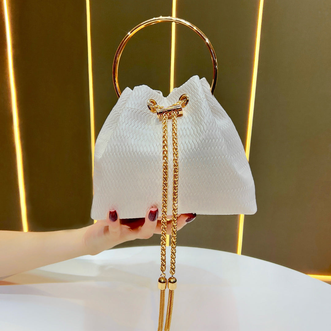 Dekorative Abendtasche mit Ringgriffen