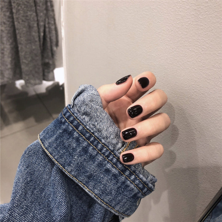 Dekoratives florales Press-On-Nagelkunst-Set Karnz