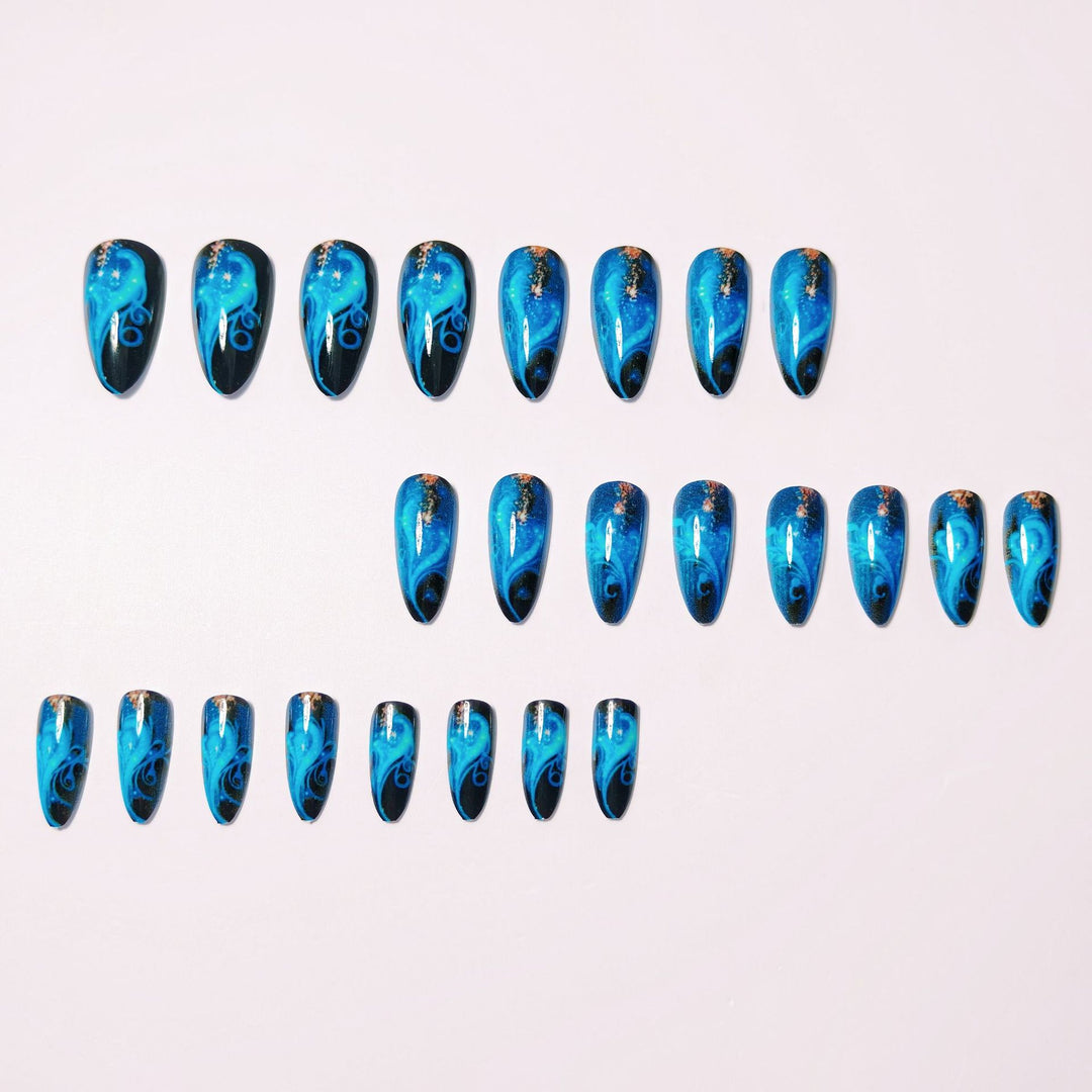 Glitzernde Nagelkunst Karnz