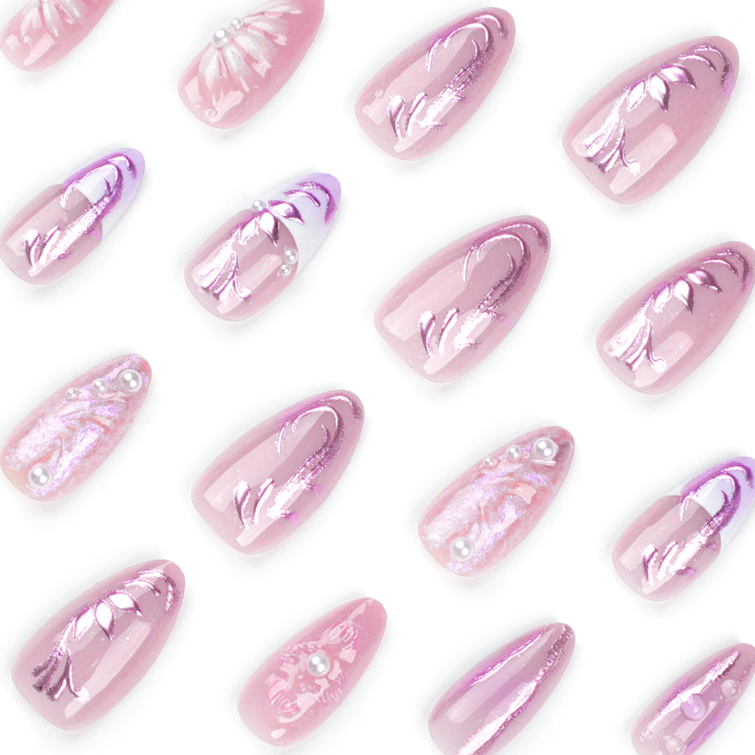 Künstliche Nagelverlängerungen mit filigranen Blumendesigns und Glitzerakzenten Karnz