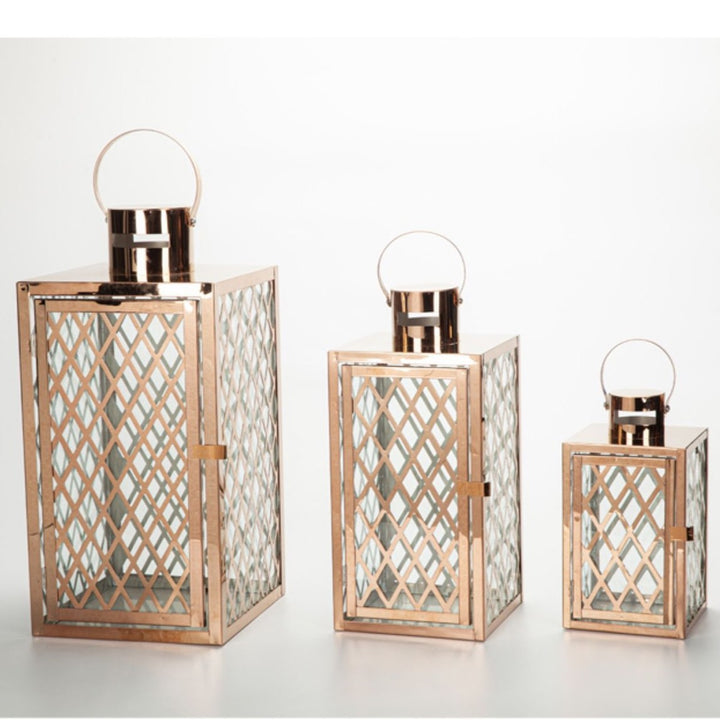 Moderne polierte Gitter-Metalllaterne-Kollektion mit Scharniertür und oberem Schlaufengriff Karnz