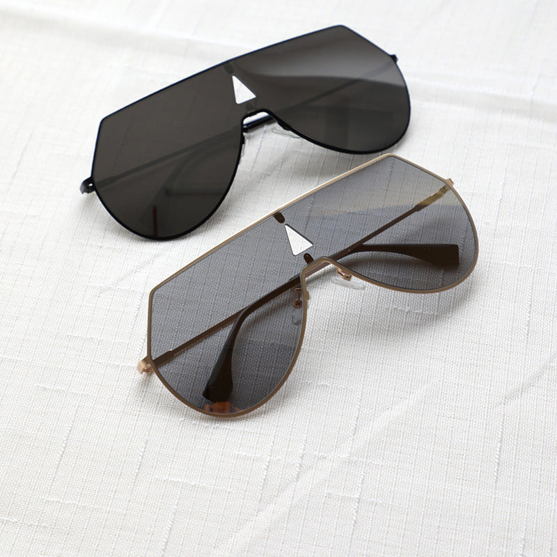 Damen futuristische Oversized-Sonnenbrille mit schützendem Metallrahmen Karnz