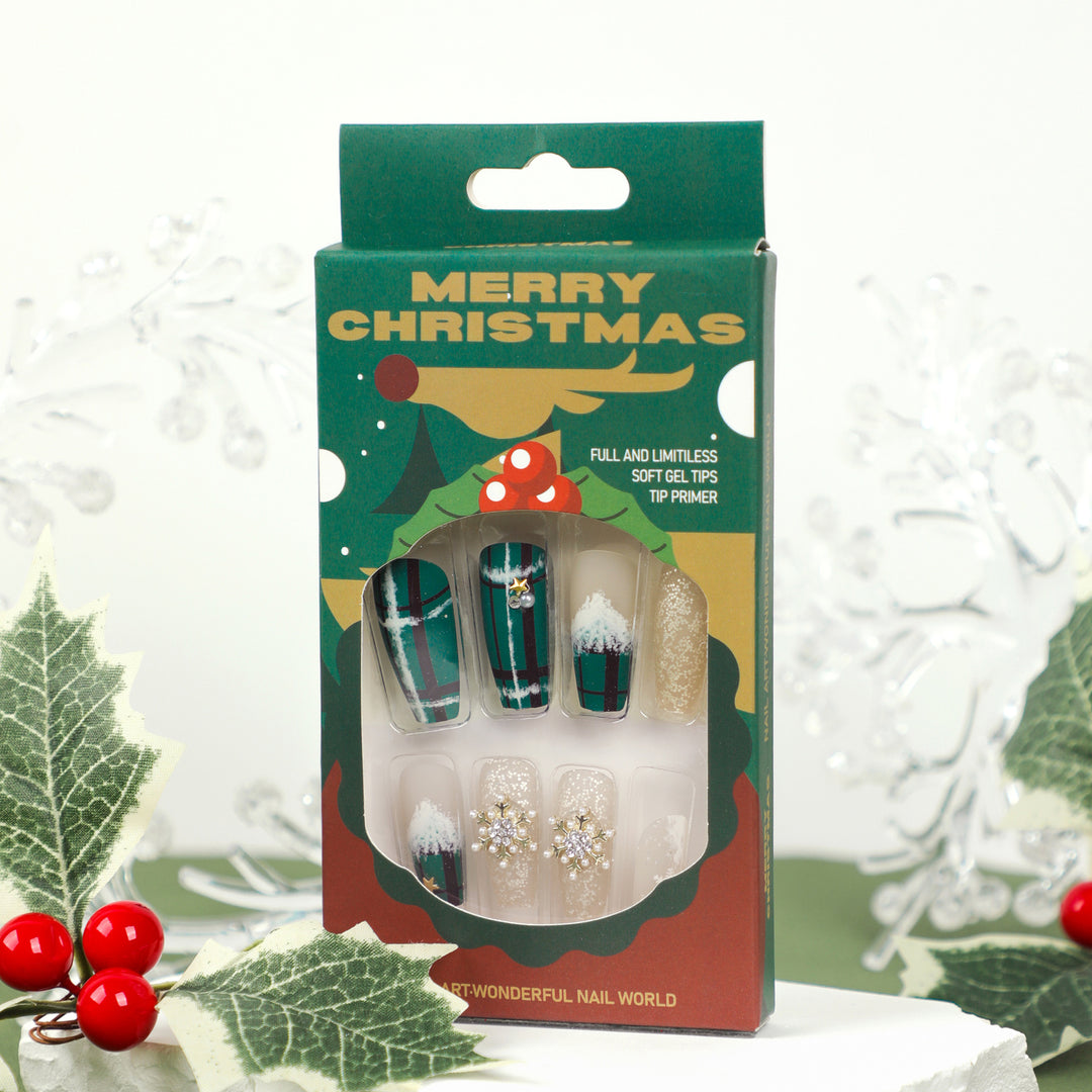 Kunstvolle Nagelverlängerungen mit festlichem Weihnachtsdesign Karnz